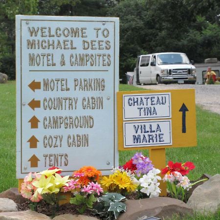 Michael Dee'S Motel East Durham 外观 照片
