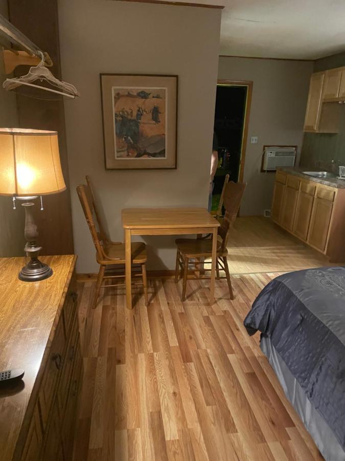 Michael Dee'S Motel East Durham 外观 照片