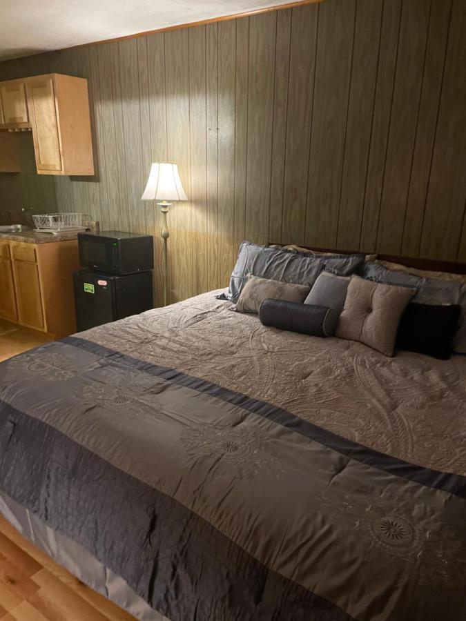 Michael Dee'S Motel East Durham 外观 照片