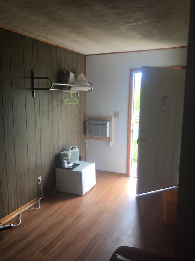 Michael Dee'S Motel East Durham 外观 照片
