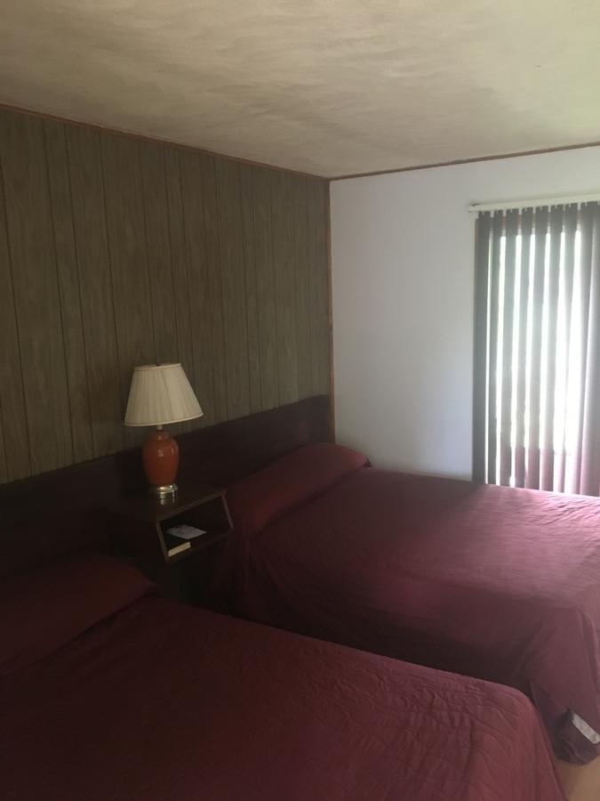 Michael Dee'S Motel East Durham 外观 照片