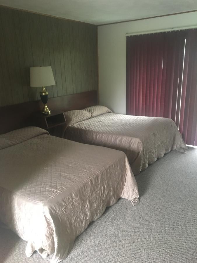 Michael Dee'S Motel East Durham 外观 照片