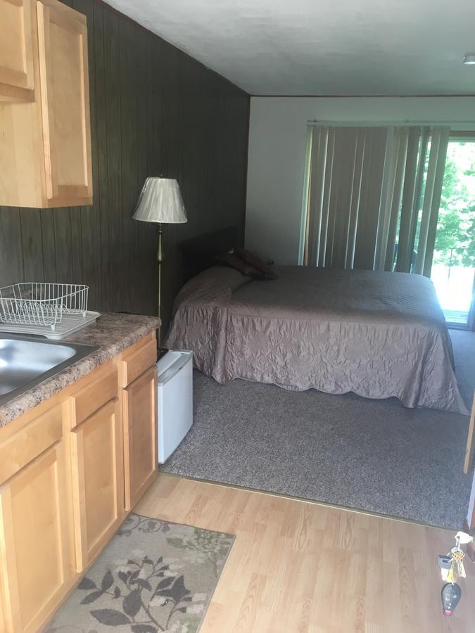 Michael Dee'S Motel East Durham 外观 照片