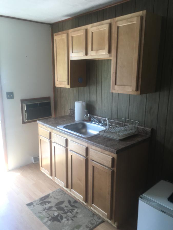 Michael Dee'S Motel East Durham 外观 照片