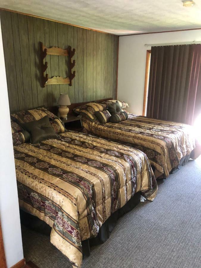 Michael Dee'S Motel East Durham 外观 照片