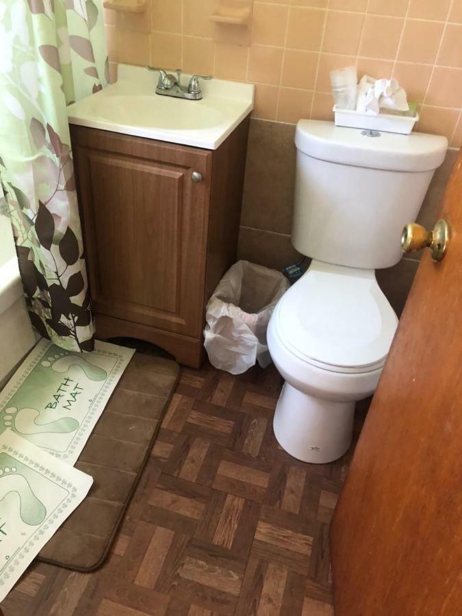 Michael Dee'S Motel East Durham 外观 照片