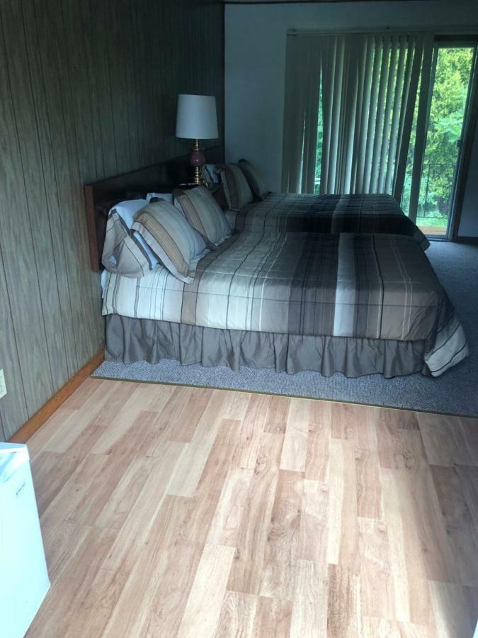 Michael Dee'S Motel East Durham 外观 照片