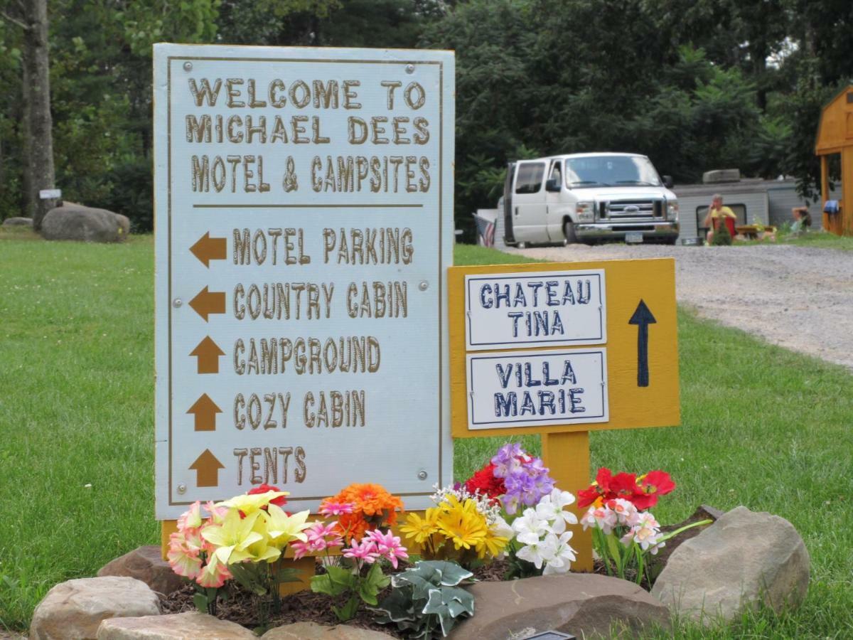 Michael Dee'S Motel East Durham 外观 照片